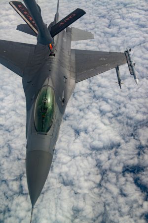 F-16 pilots, KC-135 crews team for mid-air refueling training