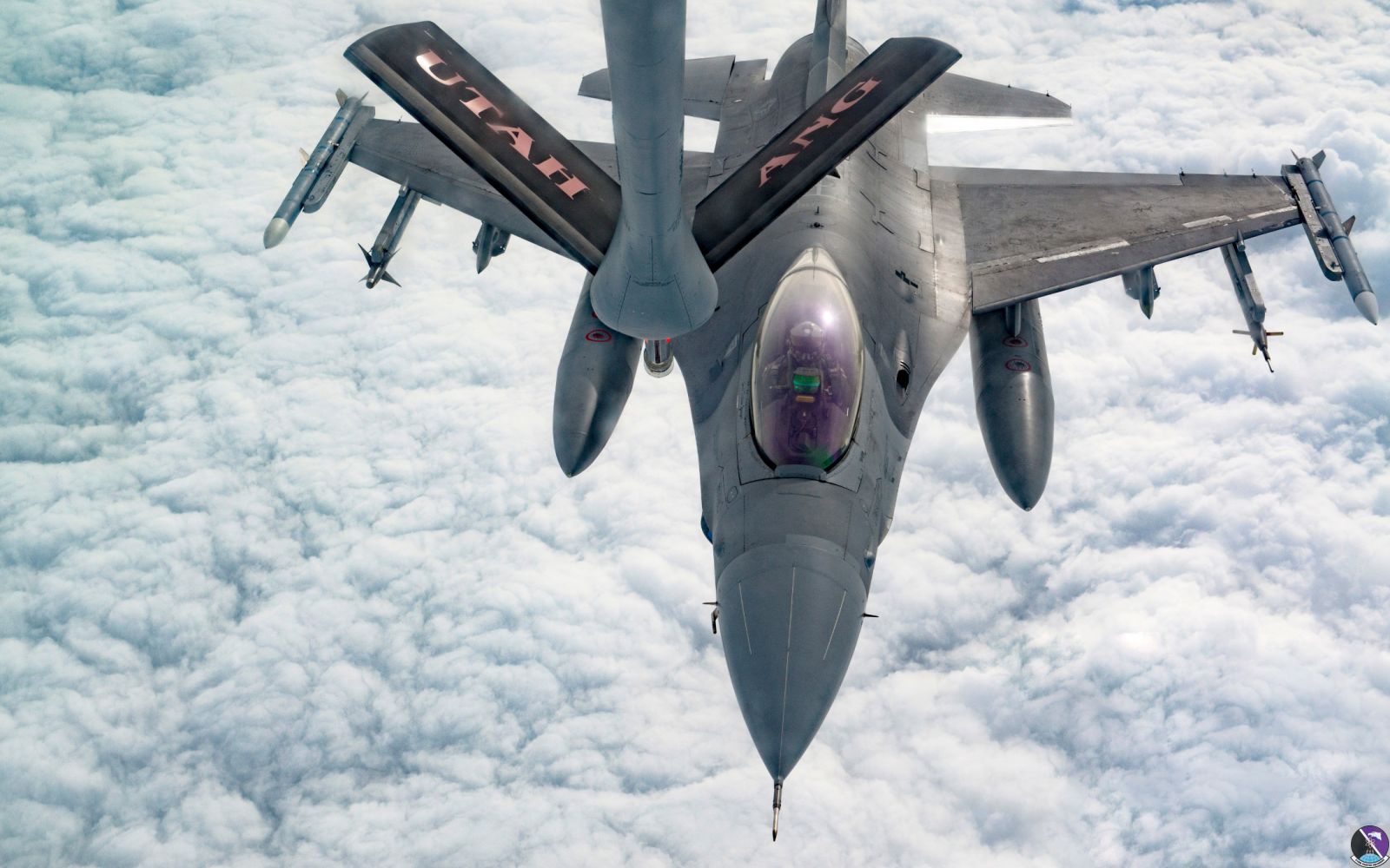 F-16 pilots, KC-135 crews team for mid-air refueling training